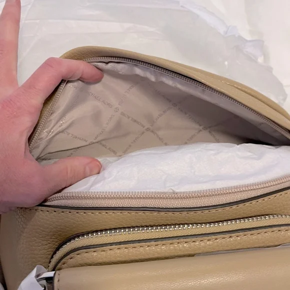 MICHAEL KORS Maisie 2-in-1 Sling Pack Waist Pack Pebbled Leather Camel, NWT - Picture 10 of 12